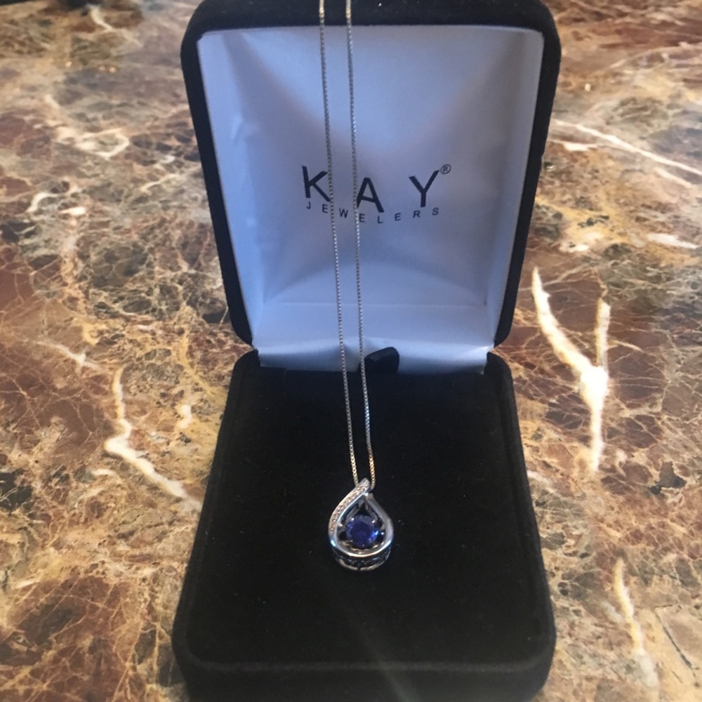 Gorgeous rythym teardrop necklace  😍